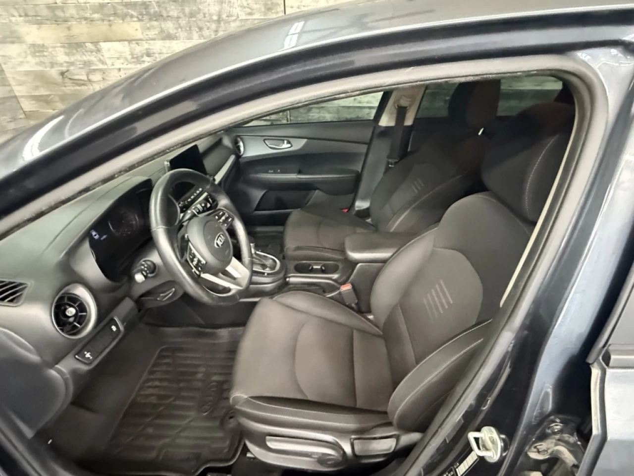 2020 Kia Forte LX Sieges chauffant Bluetooth **ApprouvÉe 99,9%** Main Image