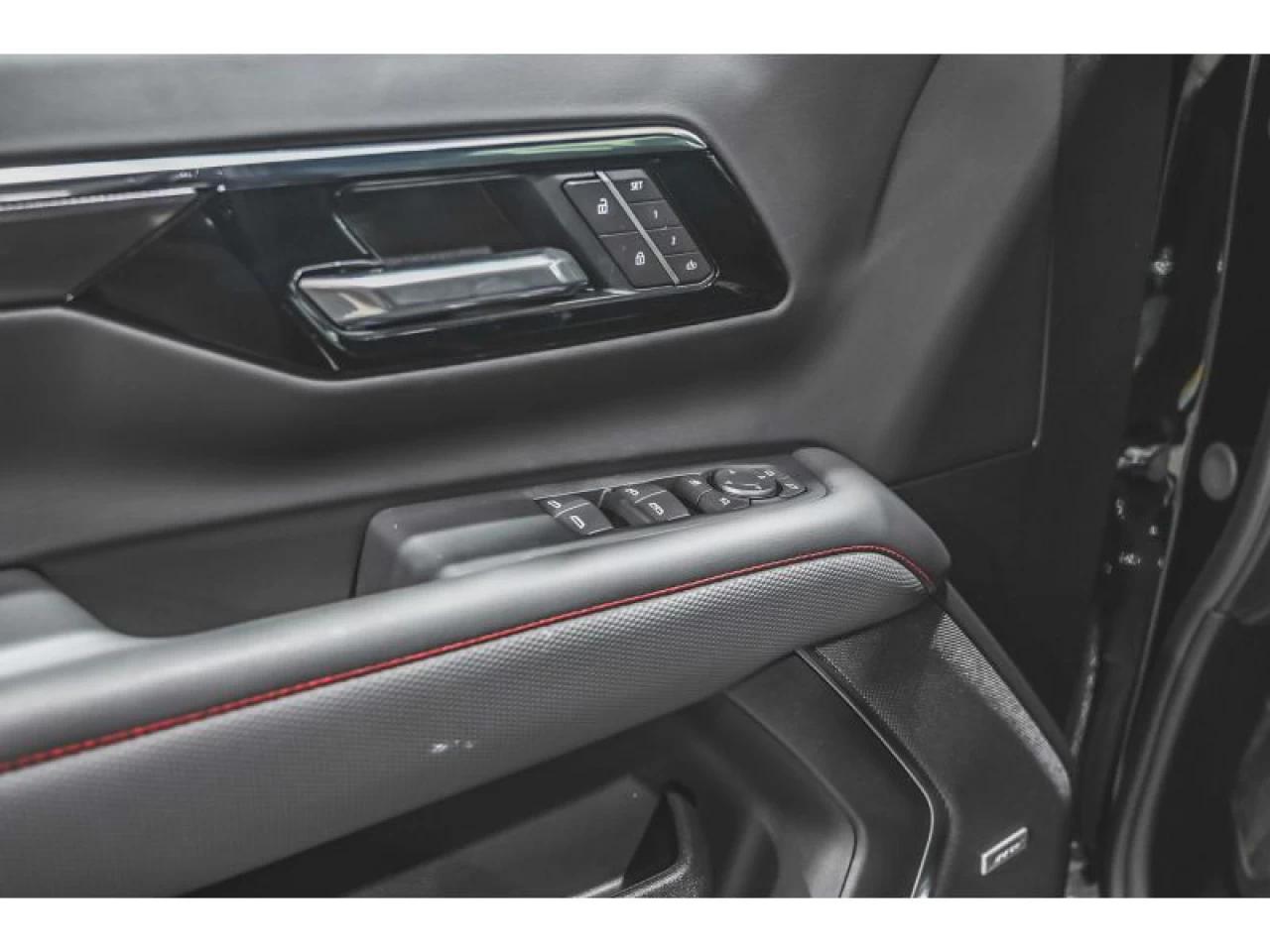 2026 Chevrolet Tahoe RST TOIT PANO GROUPE CONFORT GROUPE REMORQUAGE MAX Image principale