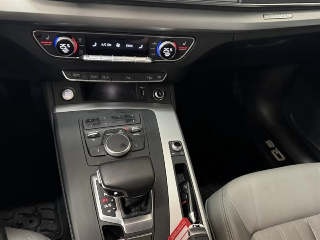 2019 Audi Q5 Komfort AWD CUIR ** APPROUVÉ À 99.9% ** Main Image