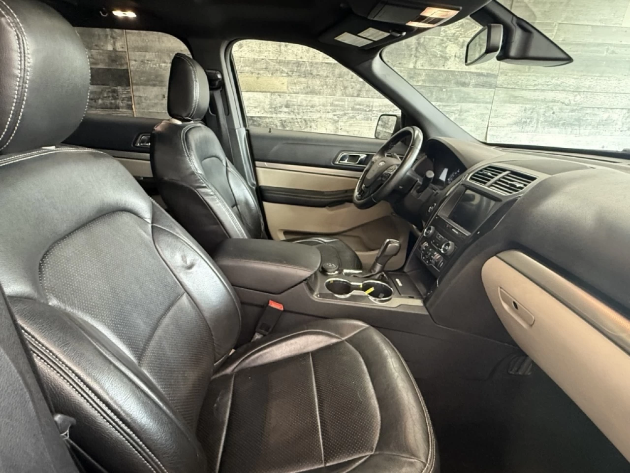 2019 Ford Explorer XLT AWD 7 PASS TOIT  PANO **APPRPOUVÉ À 99.9%** Image principale