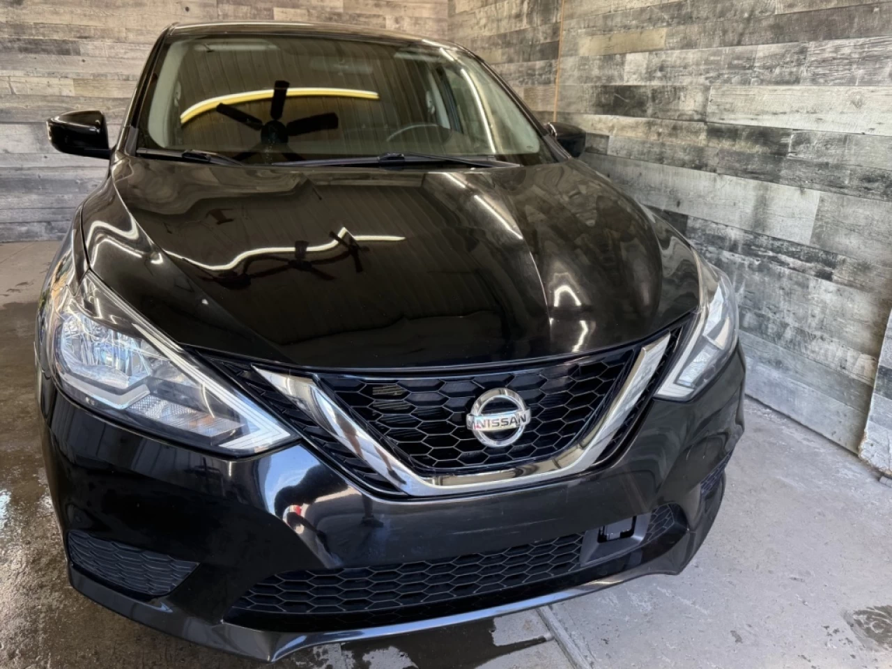 2018 Nissan Sentra SV AUTO TOIT CAM DE RECUL **APPROUVÉ À 99.9%** Main Image