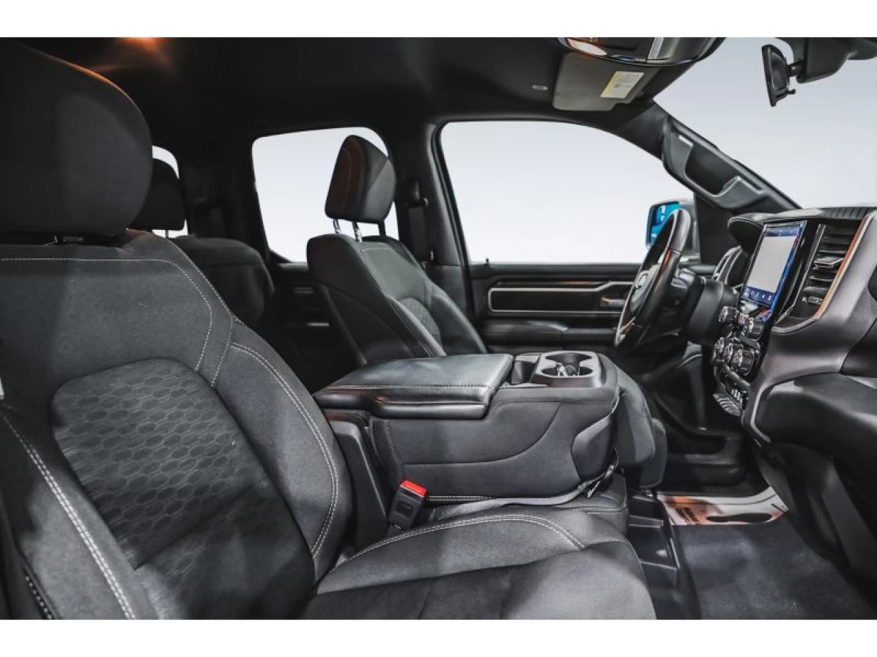2025 Dodge Ram Big Horn 4x4 Quad Cab 6'4" Box Image principale