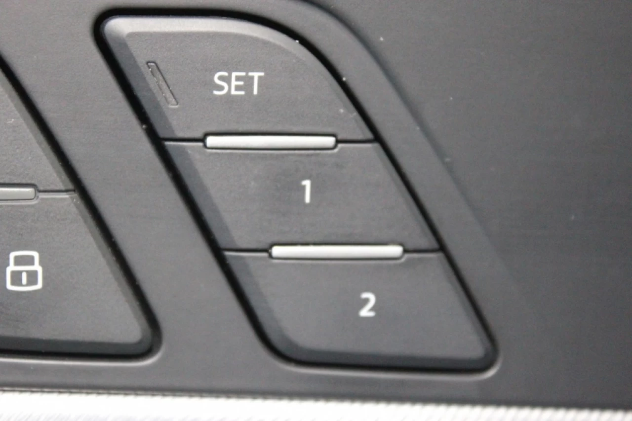 2017 Audi A4 Progressiv Awd Cuir Toit **ApprouvÉ À 99.9%** Main Image