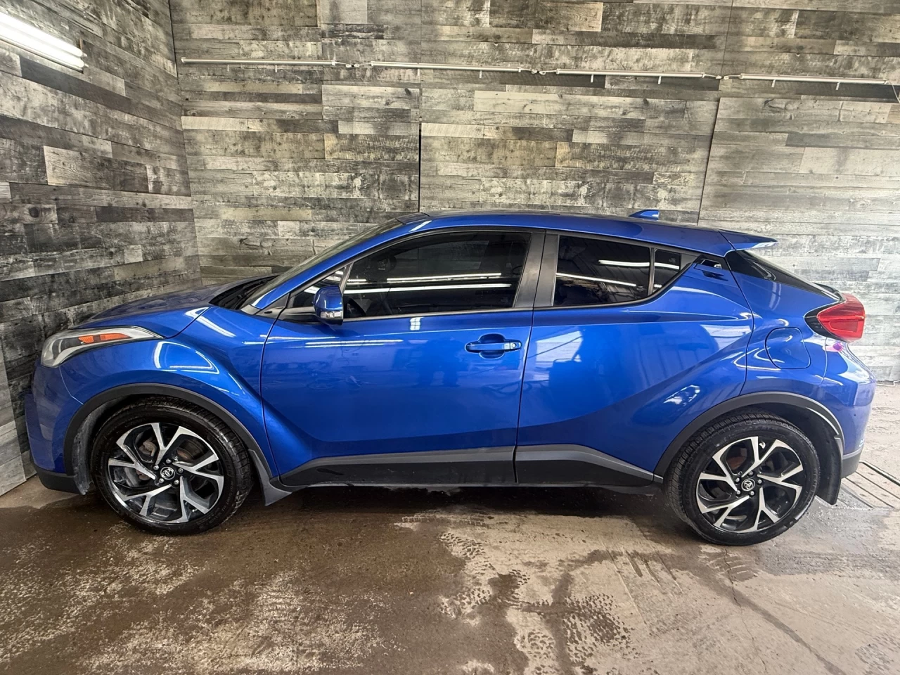2019 Toyota C-HR XLE Image principale