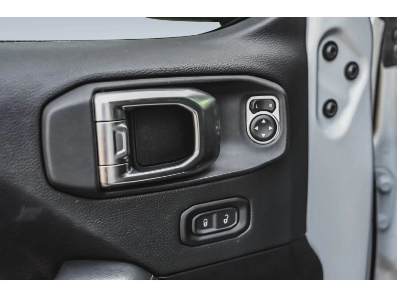 2023 Jeep Wrangler 4xe High Altitude 4 Door 4x4 toit sky one-touch Image principale