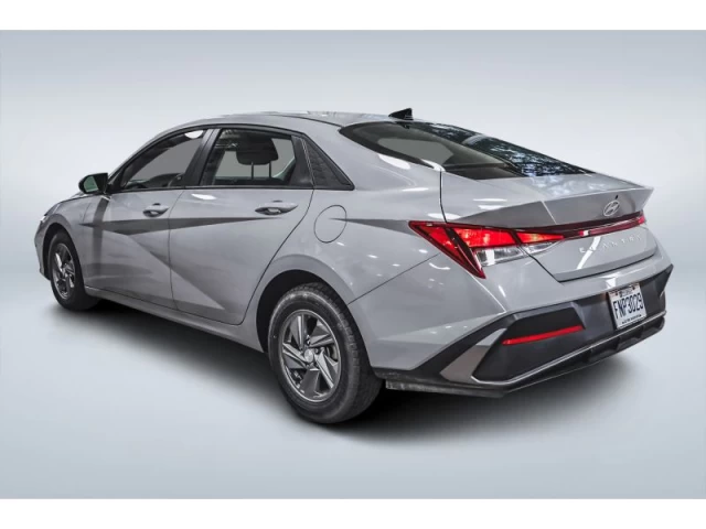 Hyundai Elantra Essential IVT 2025