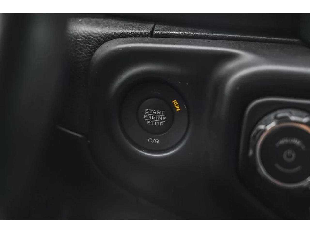 2021 Jeep Wrangler Unlimited Sahara CUIR 2 TOITS SYSTEME ALPINE Image principale