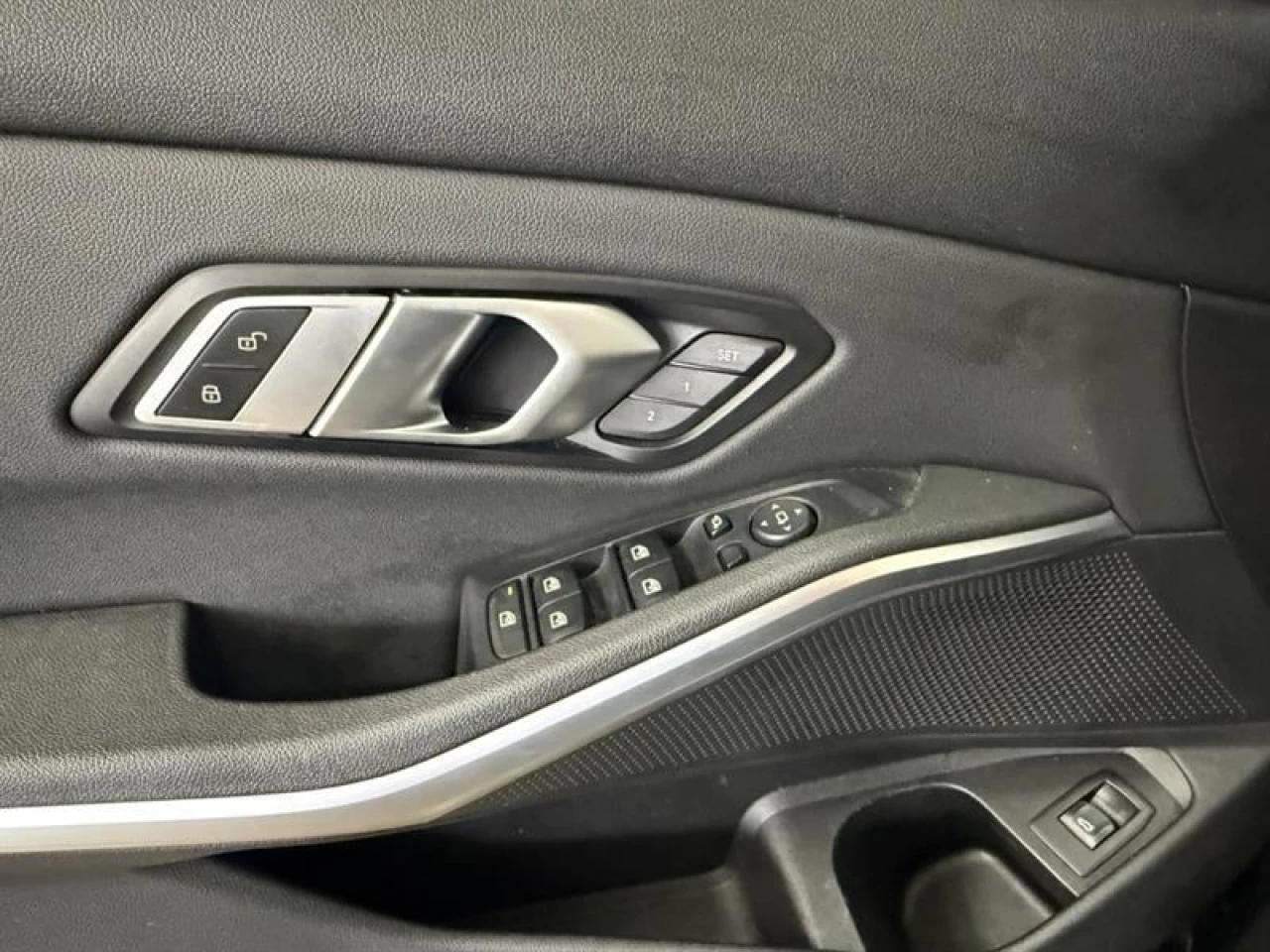 2021 BMW 3 Series 330i xDrive AWD CUIR TOIT NAV ** APPROUVÉ À 99.9% Image principale