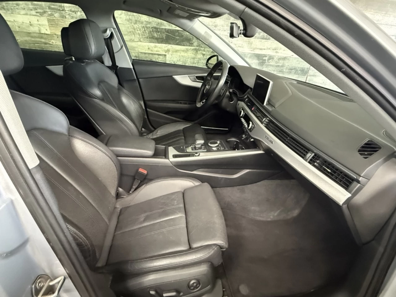 2018 Audi A4 Technik AWD CUIR NAV TOIT **APPROUVÉ À 99.9%** Image principale