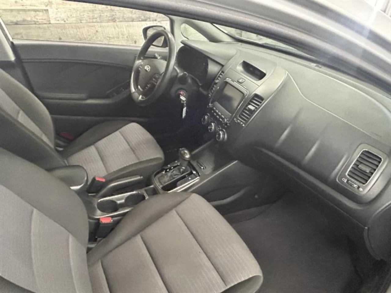 2018 Kia Forte Auto Cam de Recul S. Chauffant ** APPROUVÉE 99.9% Main Image