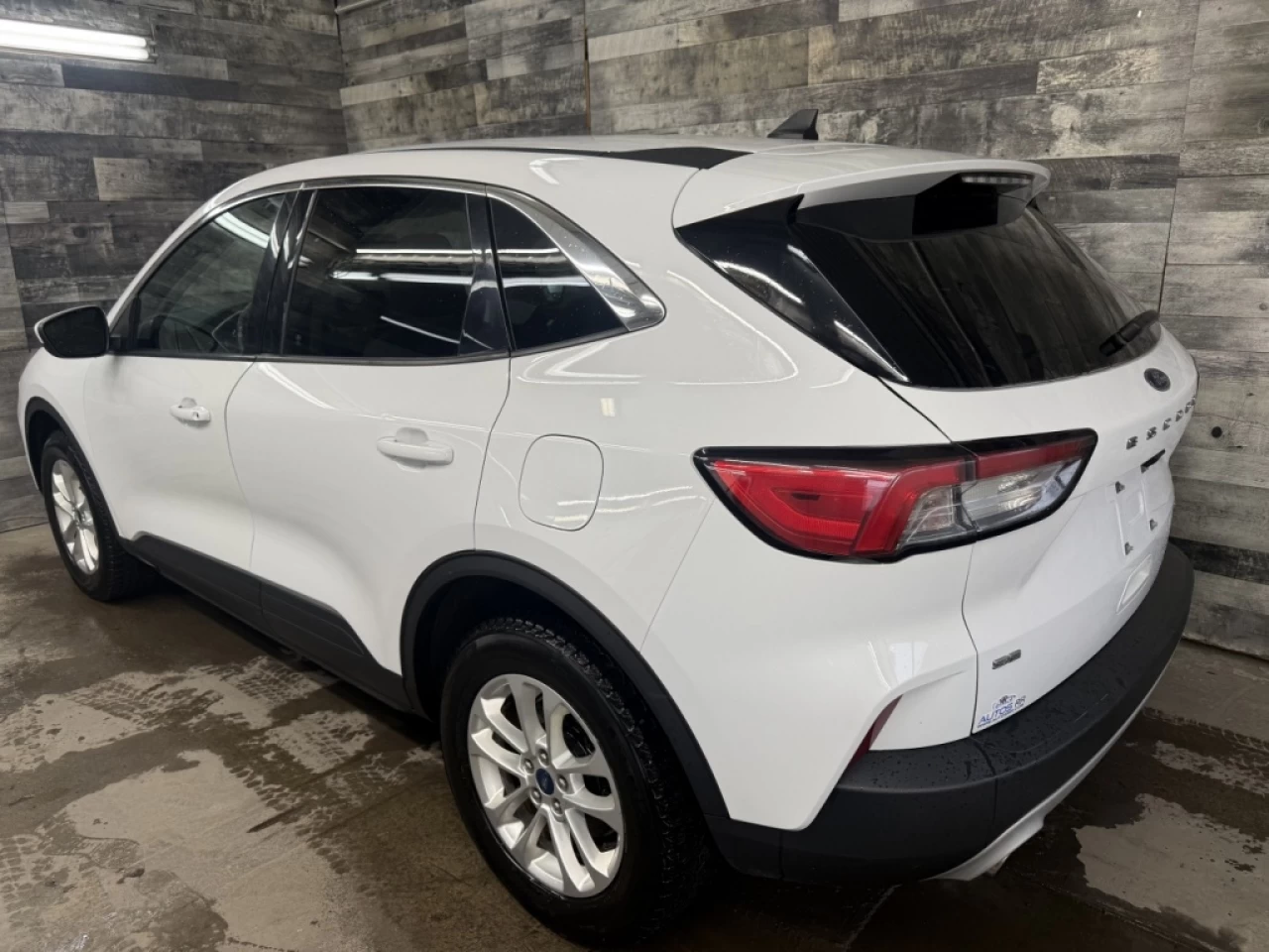 2021 Ford Escape SE AWD CAM DE RECUL ** APPROUVÉ À 99.9%** Image principale