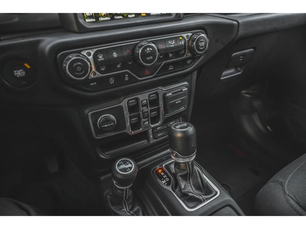 2023 Jeep Wrangler Sahara 4X4 V6 Image principale