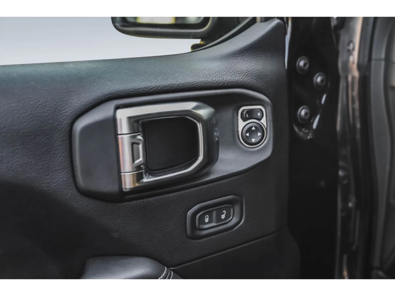 2023 Jeep Wrangler Sahara GROUPE REMORQUAGE TOIT SKY ONE-TOUCH Image principale