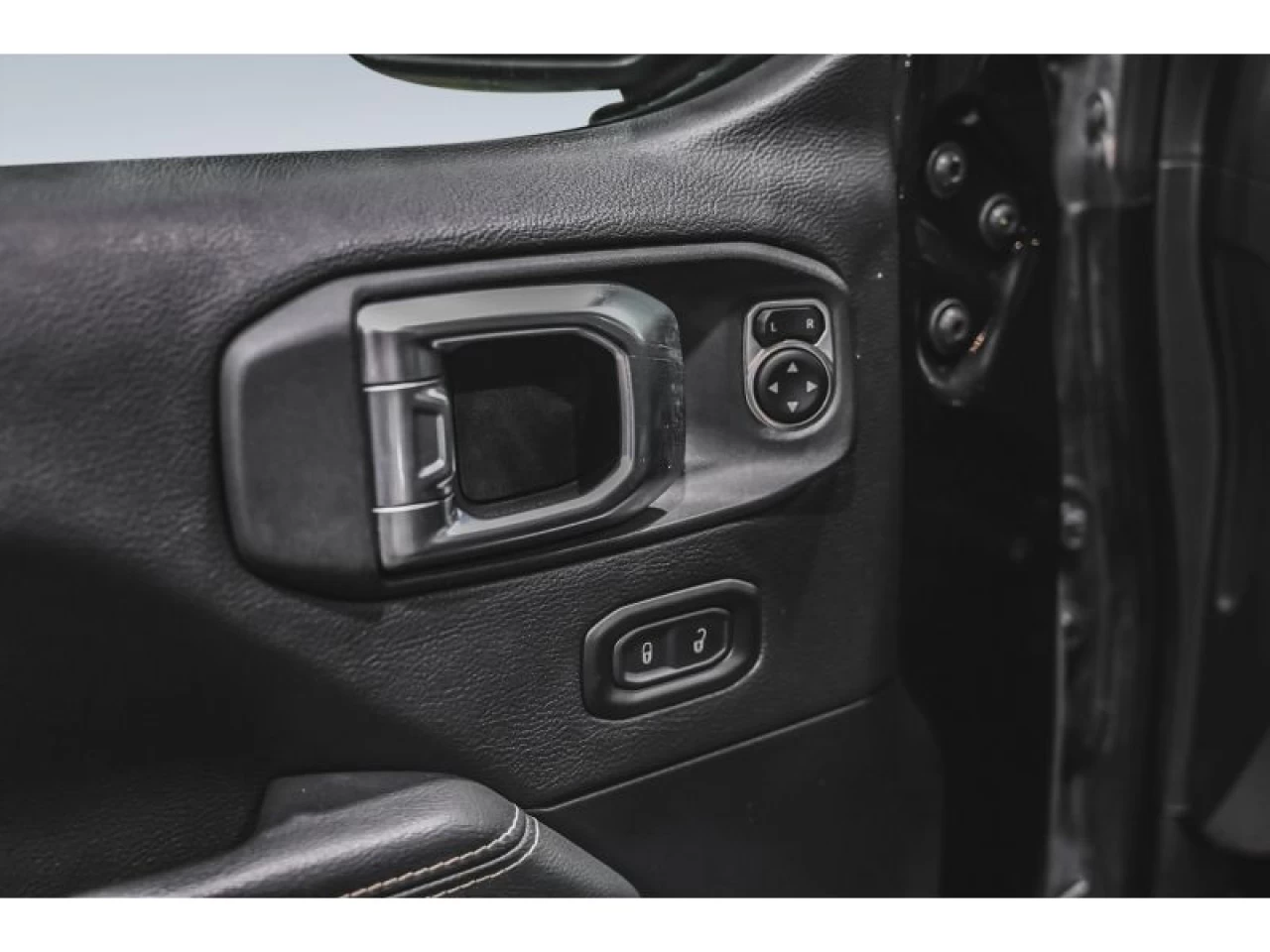 2022 Jeep Wrangler 4XE Unlimited Sahara 4x4 CUIR 2 TOITS Image principale