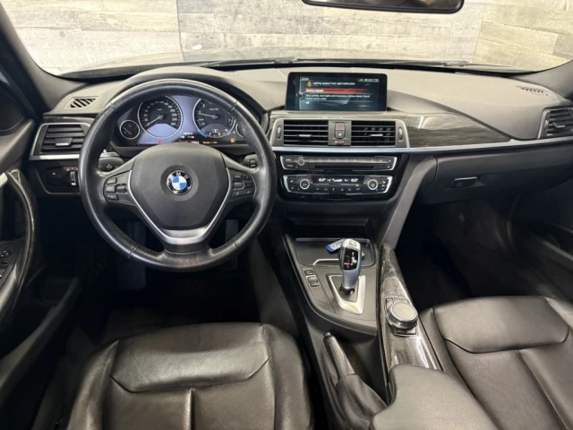 BMW 3 Series 330i xDrive AWD CUIR TOIT NAV **APPROUVÉ 99.9%** 2017