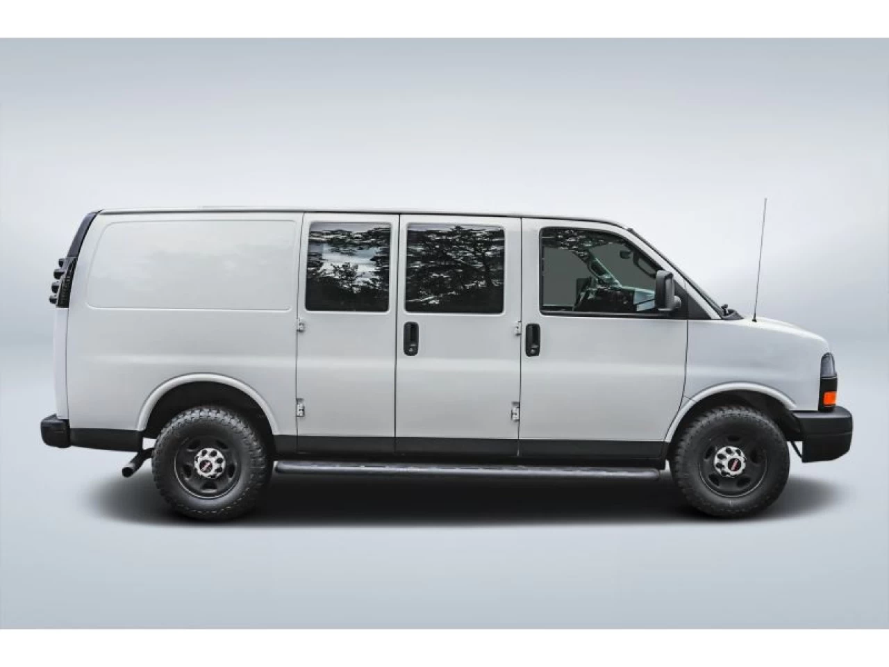 2017 GMC Savana RWD 2500 135" Image principale