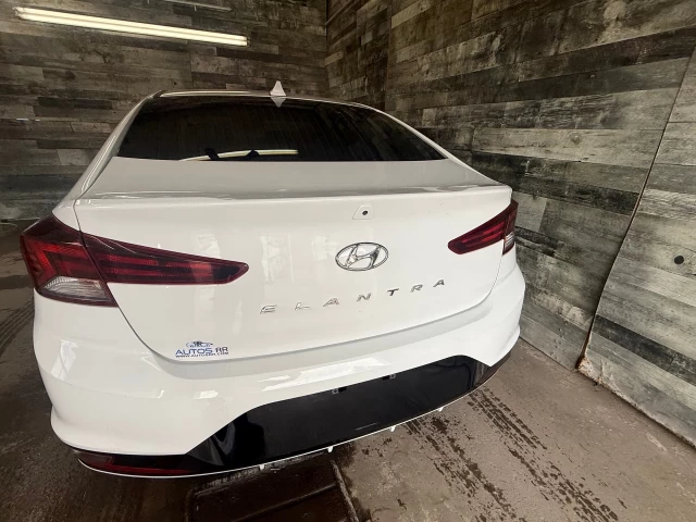 Hyundai Elantra Luxury 2019