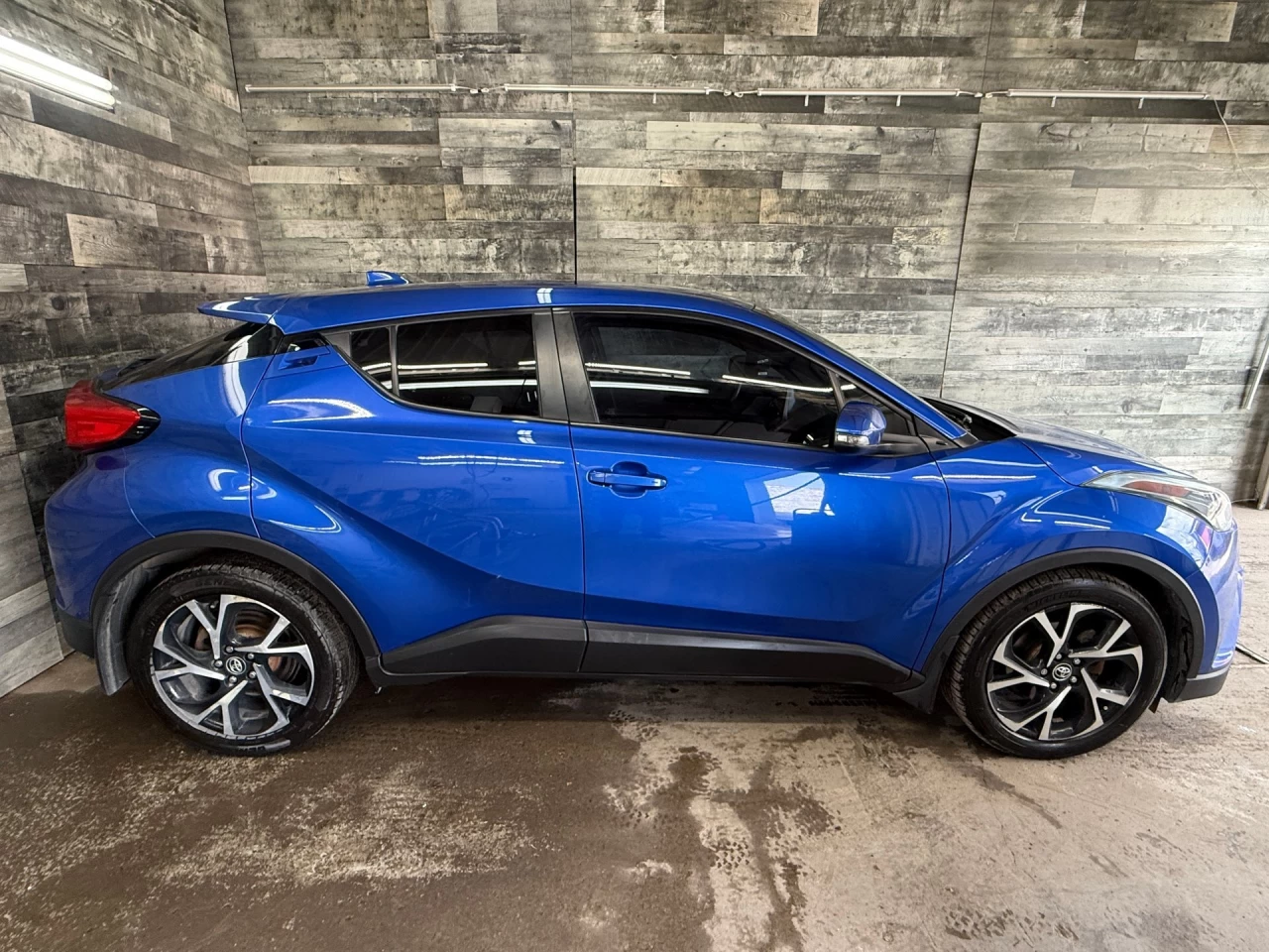 2019 Toyota C-HR XLE Image principale