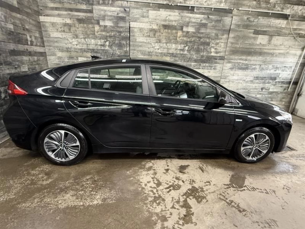 2020 Hyundai Ioniq hybride rechargeable PrivilÉgiÉ HYBRID PLUG-IN NAV ** APPROUVÉ À 99.9% Main Image