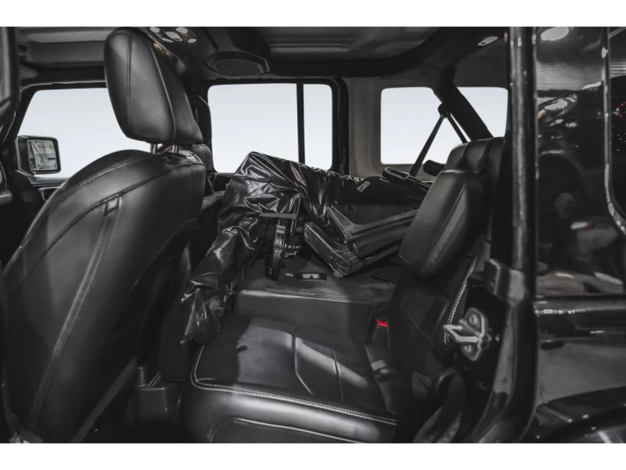 2022 Jeep Wrangler 4XE Unlimited Sahara 4x4 CUIR 2 TOITS Image principale