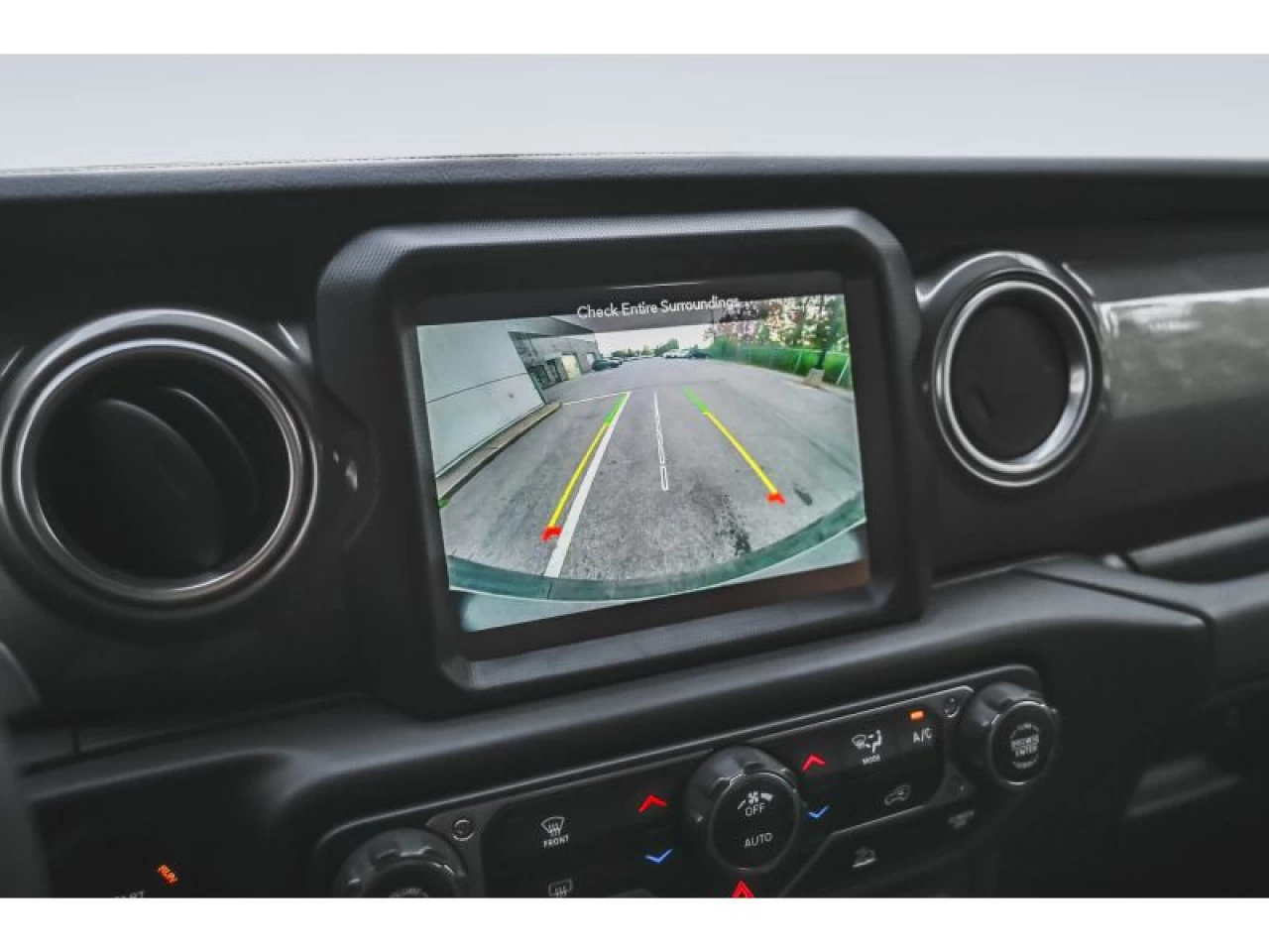 2023 Jeep Wrangler Sahara 4 Door 4x4 Image principale
