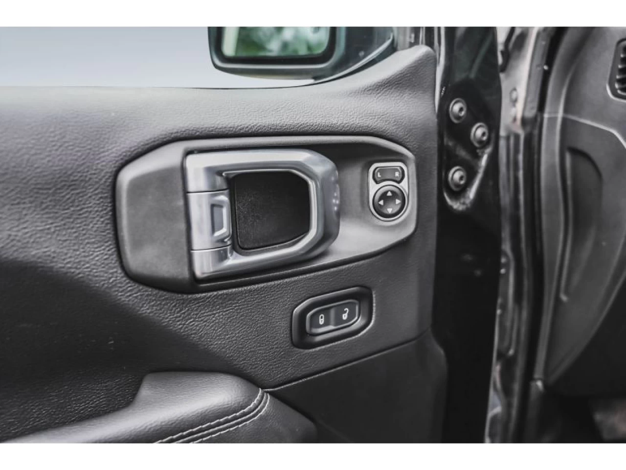 2021 Jeep Wrangler Unlimited Sahara CUIR 2 TOITS SYSTEME ALPINE Image principale