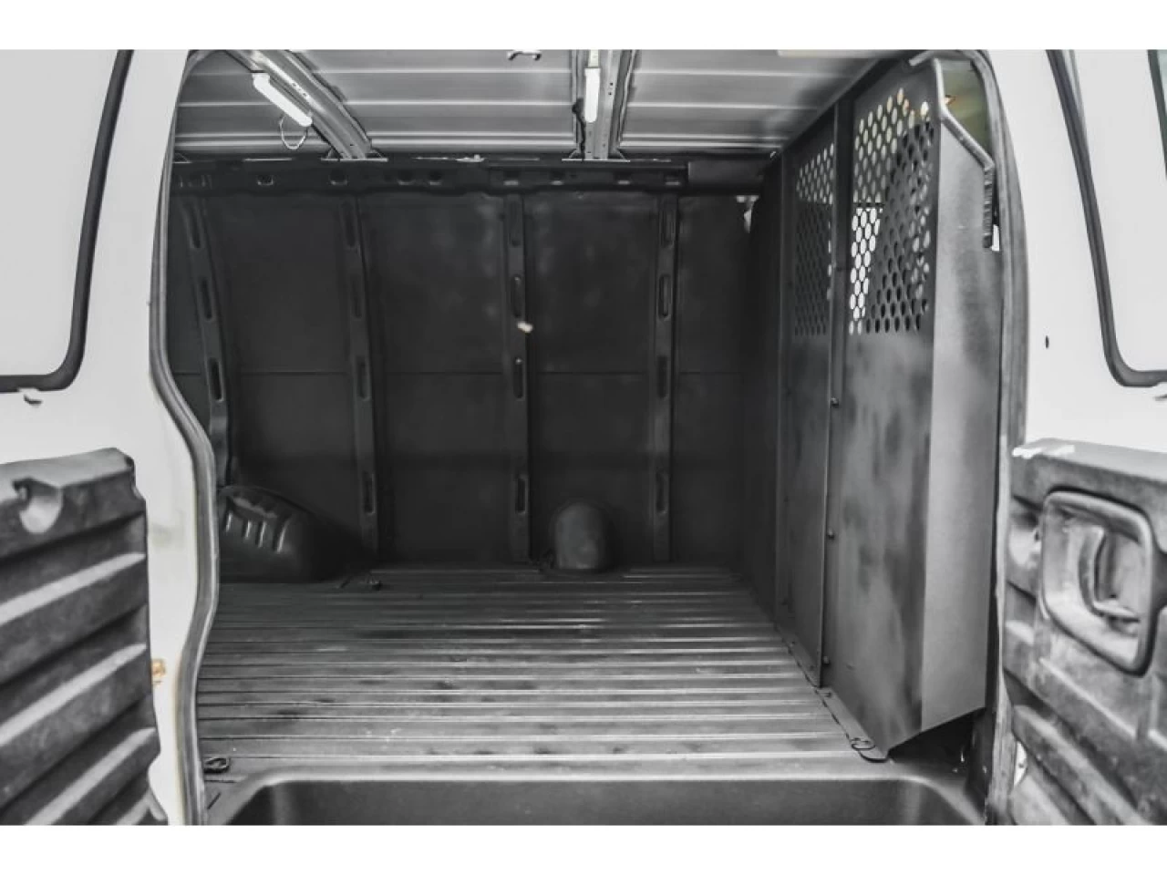 2017 GMC Savana RWD 2500 135" Image principale