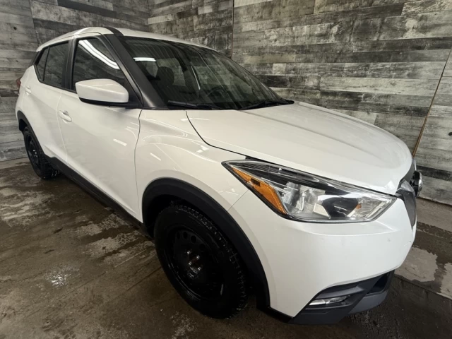 Nissan Kicks SV Bluetooth sieges chauffant commande au volant** 2019