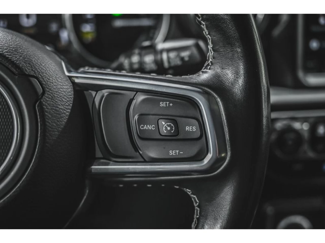 2022 Jeep Wrangler 4XE Unlimited Sahara 4x4 CUIR 2 TOITS Image principale