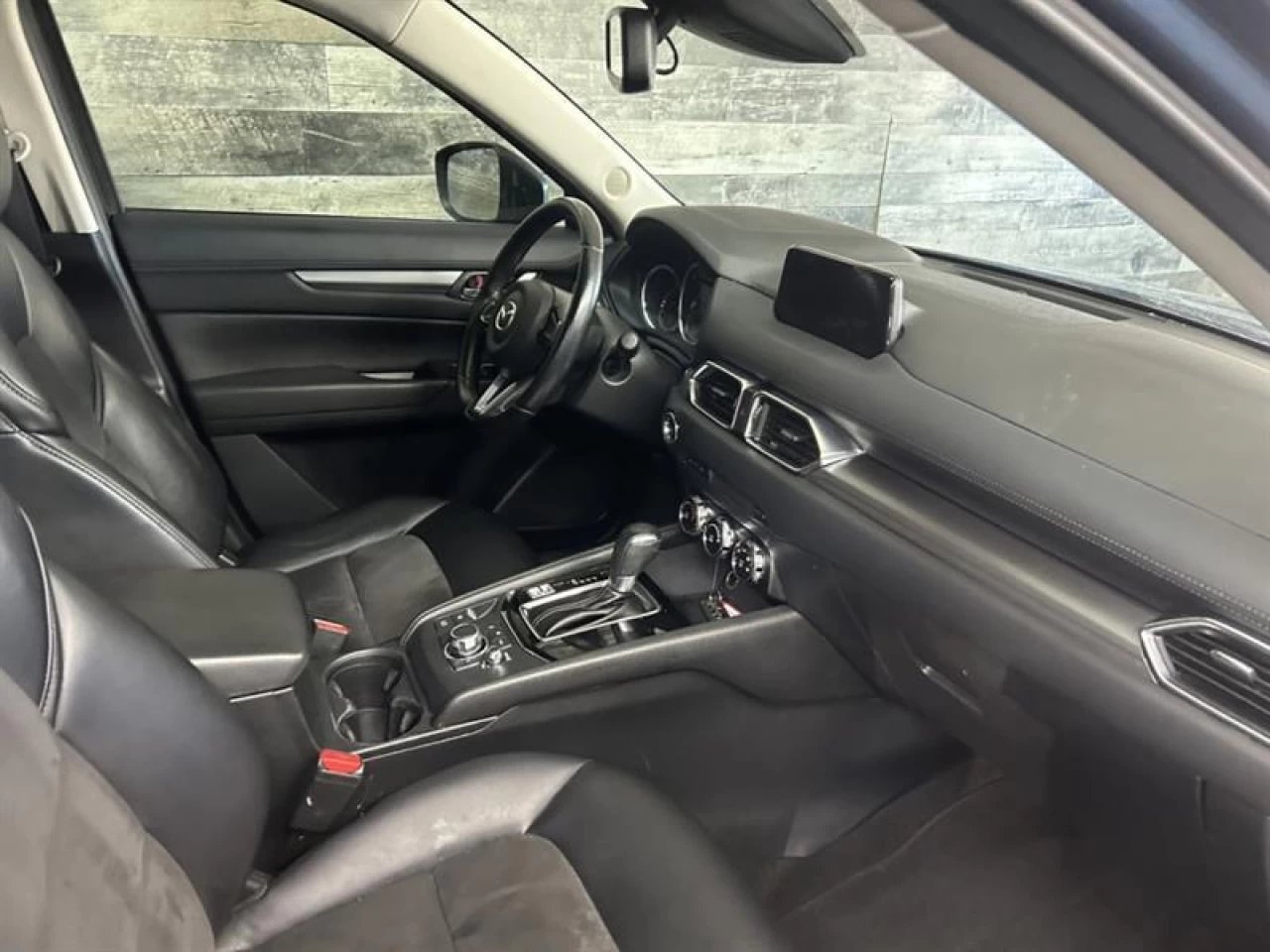 2018 Mazda CX-5 GS AWD NAV CUIR **APPROUVÉE 99,9%** Image principale