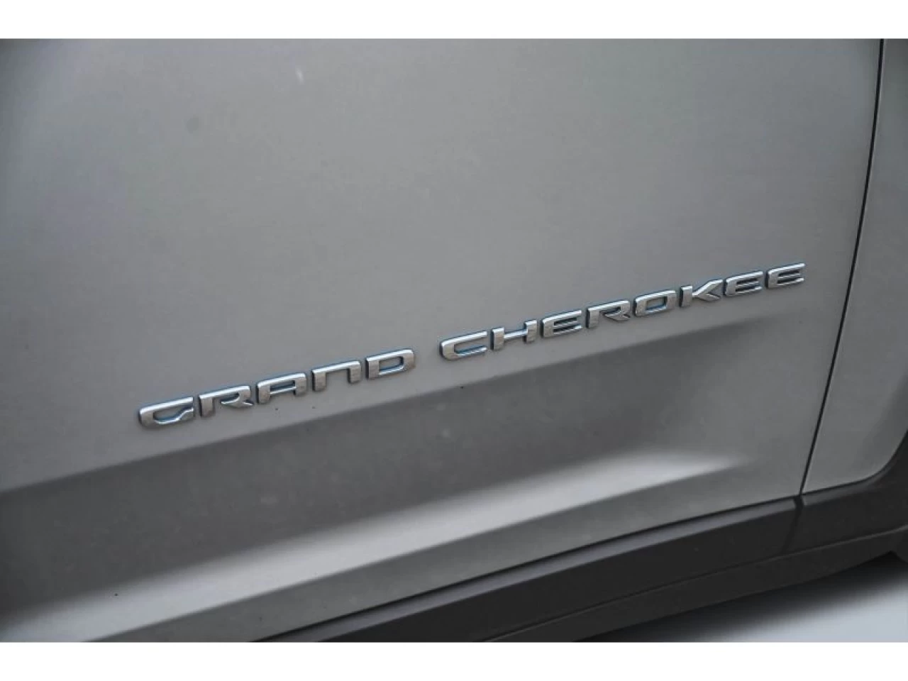 2022 Jeep Grand Cherokee 4xe 4x4 LUXURY REAR SEAT VIDEO PASSENGER SCREEN Image principale