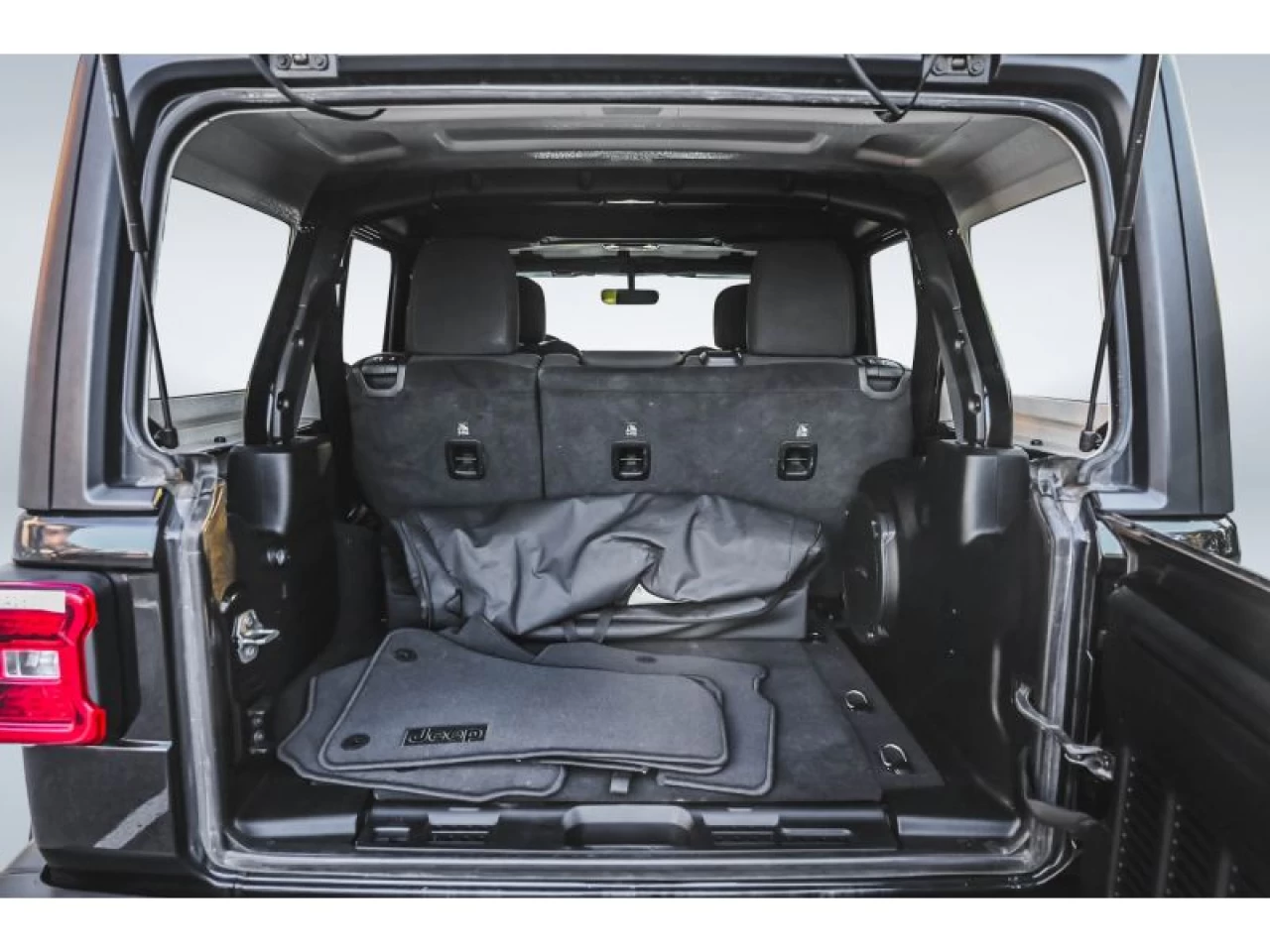 2023 Jeep Wrangler Sahara 4X4 V6 Image principale