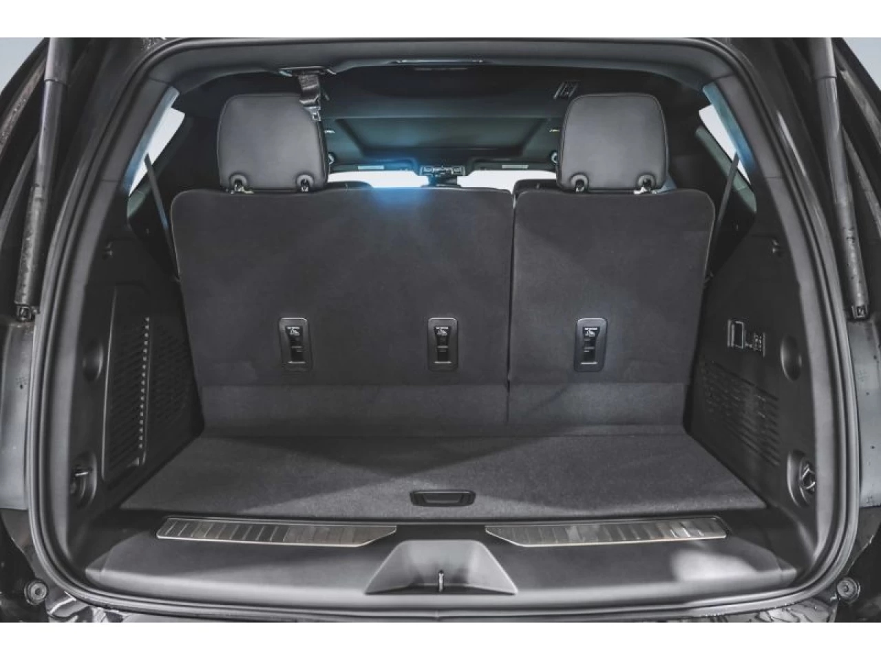 2026 Chevrolet Tahoe RST TOIT PANO GROUPE CONFORT GROUPE REMORQUAGE MAX Image principale