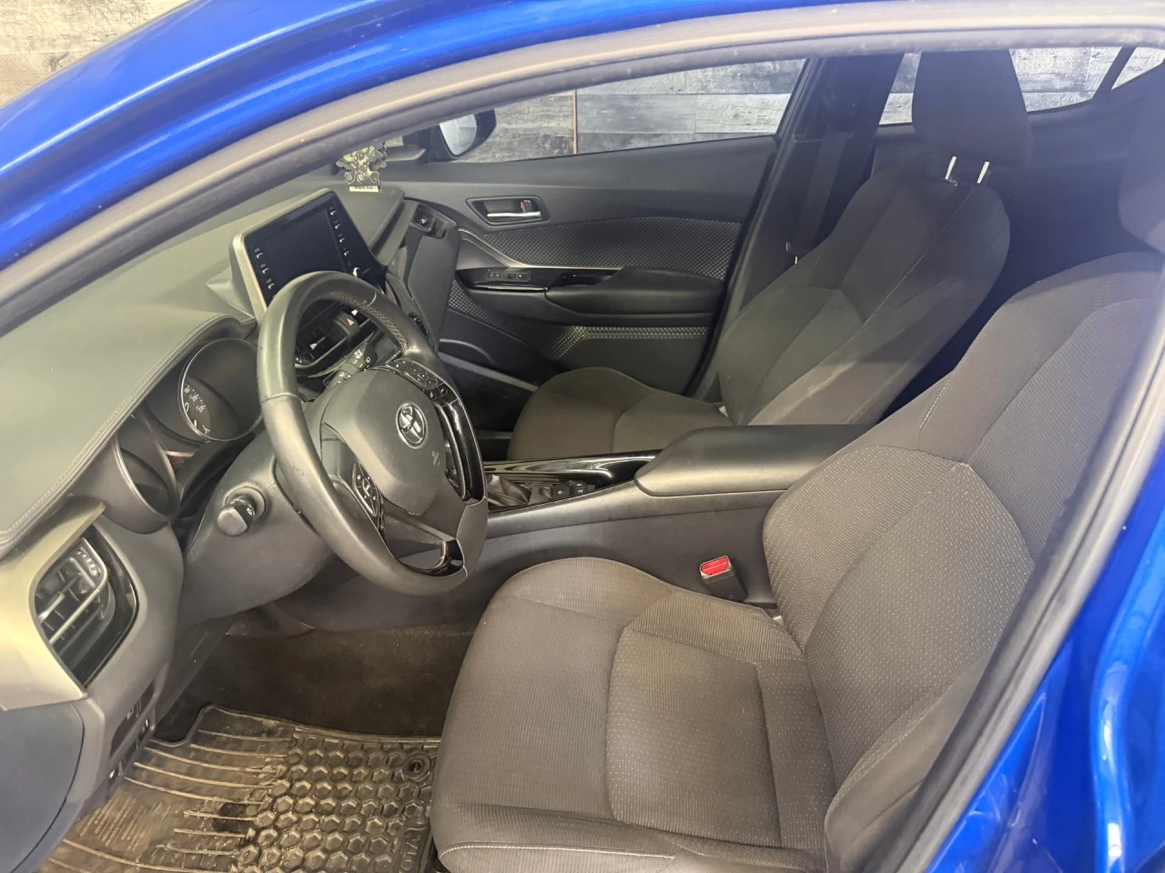 2019 Toyota C-HR XLE Image principale