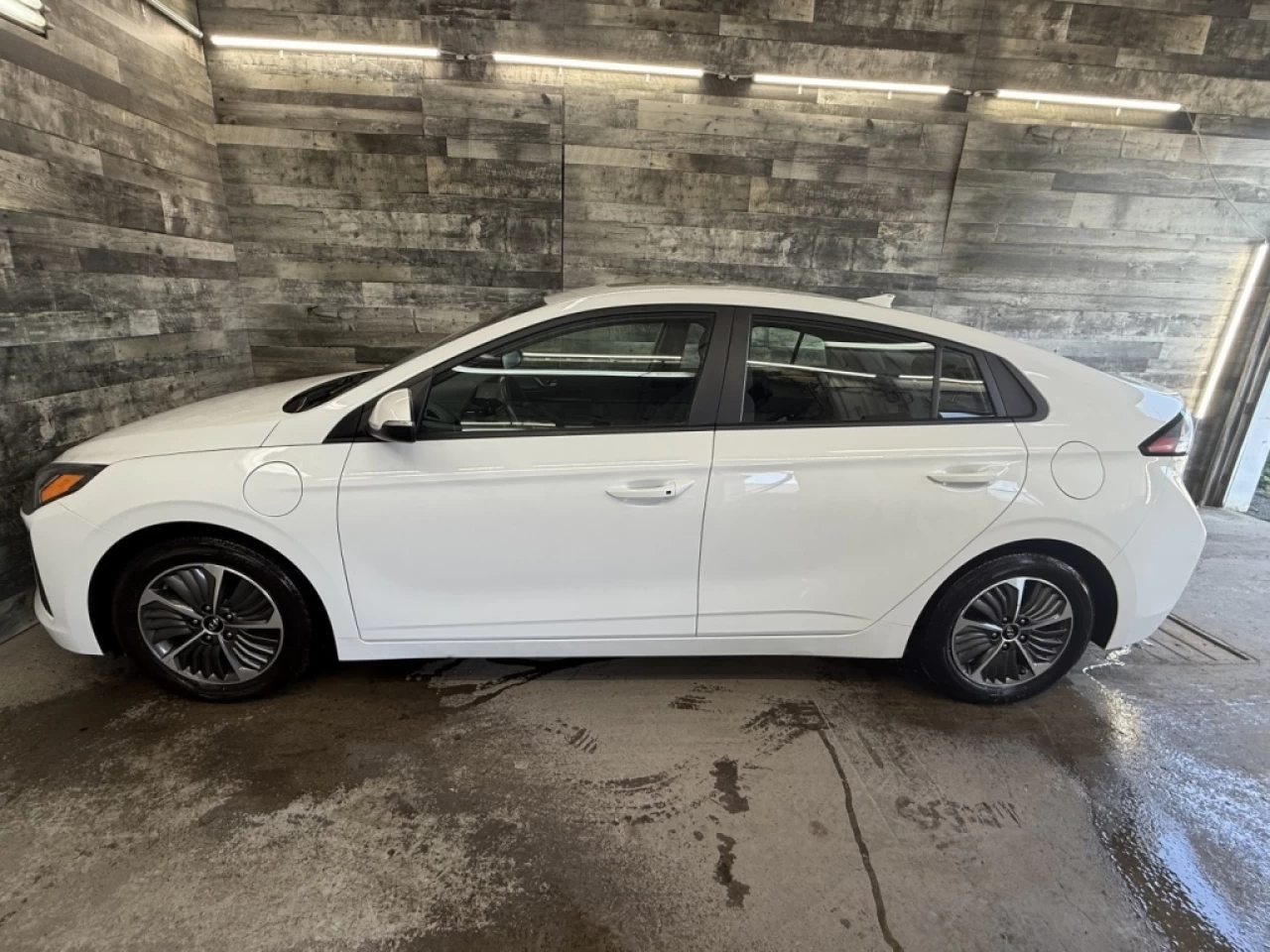 2021 Hyundai Ioniq PrivilÉgiÉ HYBRIDE APPLE CARPLAY TOIT **APPROUVÉE Image principale