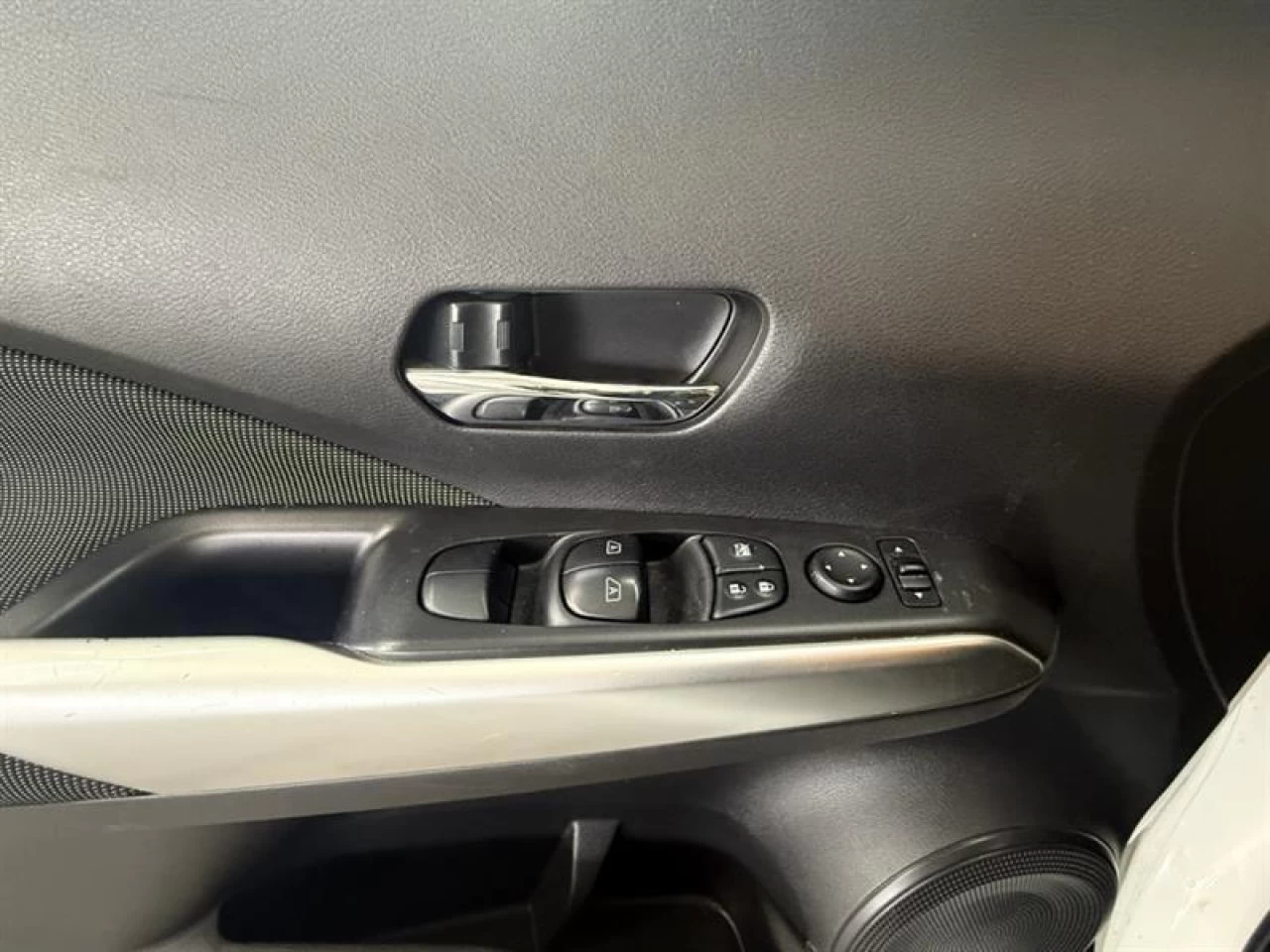 2019 Nissan Kicks SV Bluetooth sieges chauffant commande au volant** Main Image