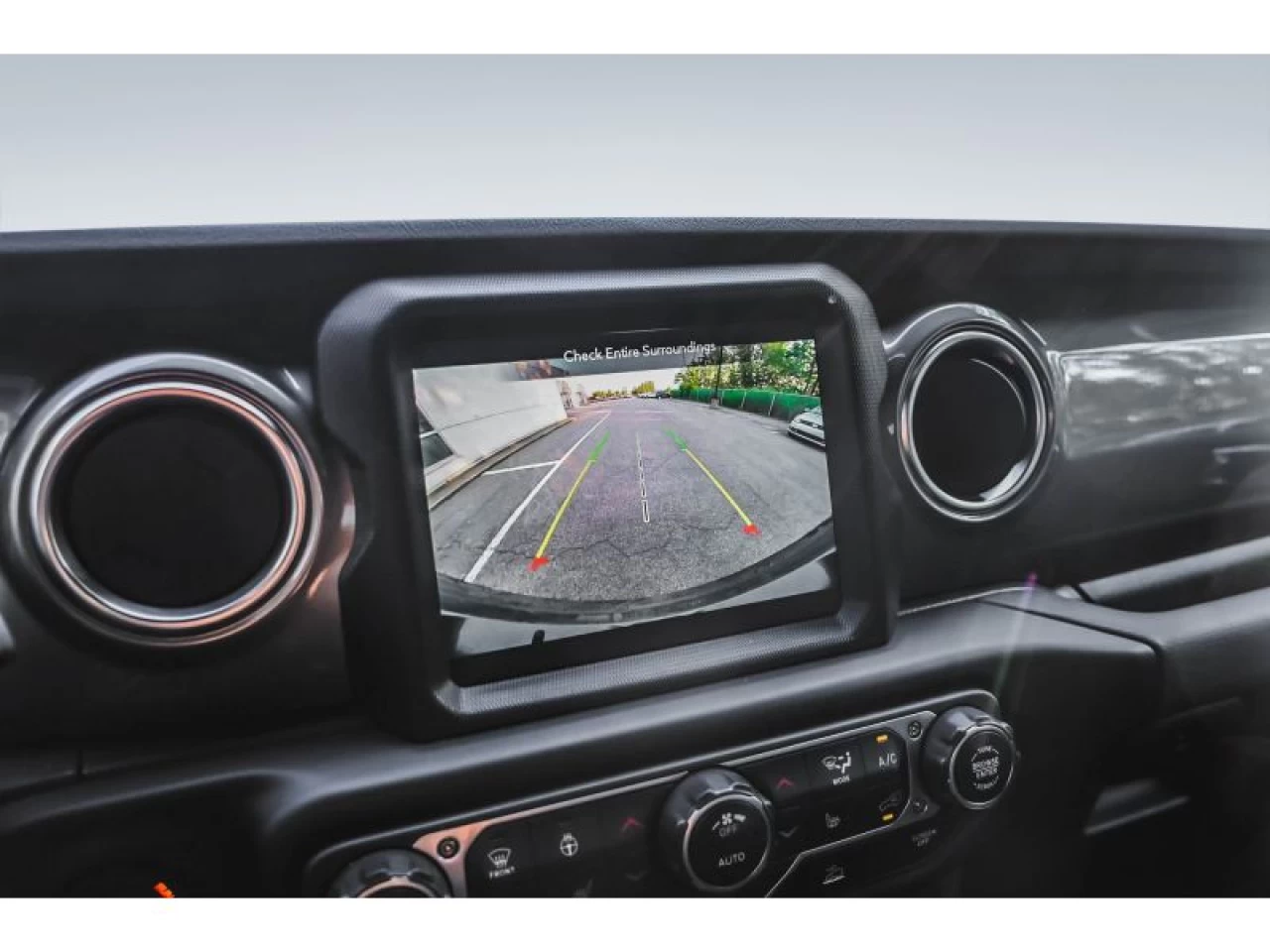 2023 Jeep Wrangler Sahara GROUPE REMORQUAGE TOIT SKY ONE-TOUCH Image principale