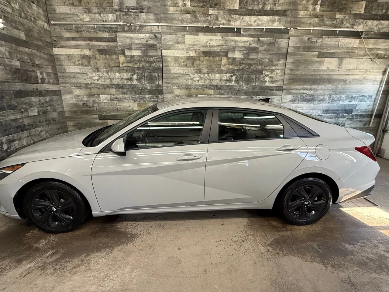 2021 Hyundai Elantra Preferred IVT Image principale