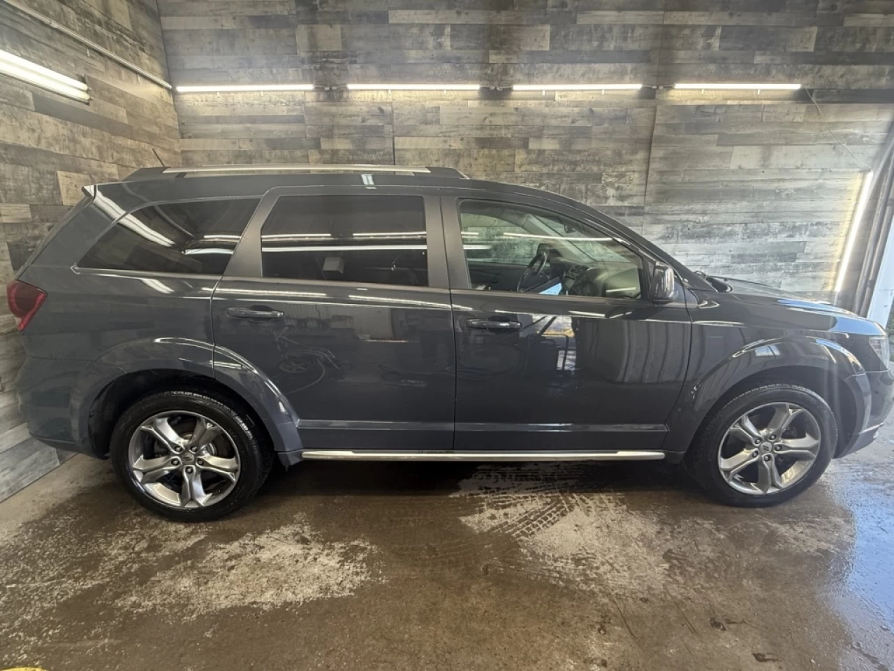 2018 Dodge Journey Crossroad AWD CUIR BLUETHOOT **APPROUVÉE 99,9%** Image principale