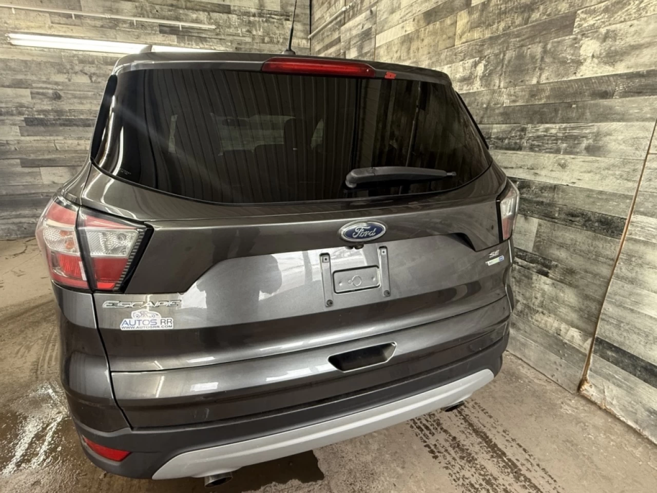 2018 Ford Escape SE AWD CAM DE RECUL **APPROUVÉ À 99.9%** Image principale