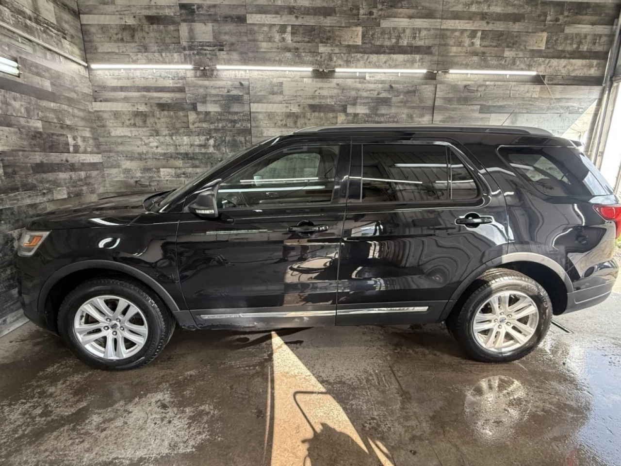 2019 Ford Explorer XLT AWD 7 PASS TOIT  PANO **APPRPOUVÉ À 99.9%** Image principale