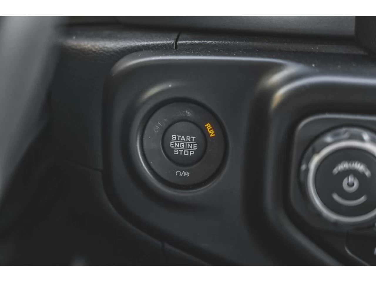 2023 Jeep Gladiator Sport S 4X4 GROUPE TECH REMORQUAGE MAX Image principale
