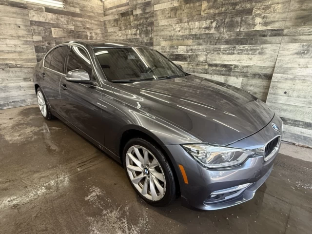 BMW 3 Series 330i xDrive AWD CUIR TOIT NAV **APPROUVÉ 99.9%** 2017