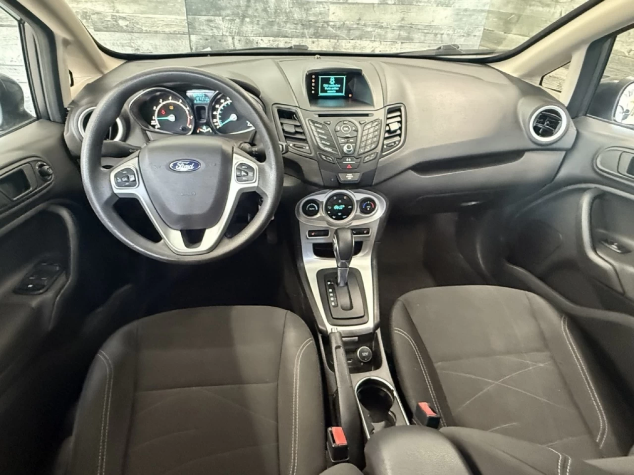 2017 Ford Fiesta SE AUTO BLUETOOTH S,CHAUFFANT **APPROUVÉE 99,9%** Image principale