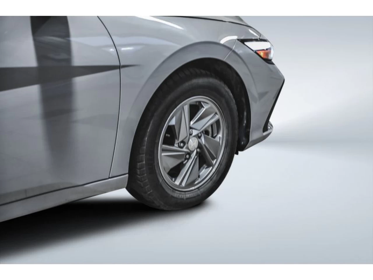2025 Hyundai Elantra Essential IVT Image principale