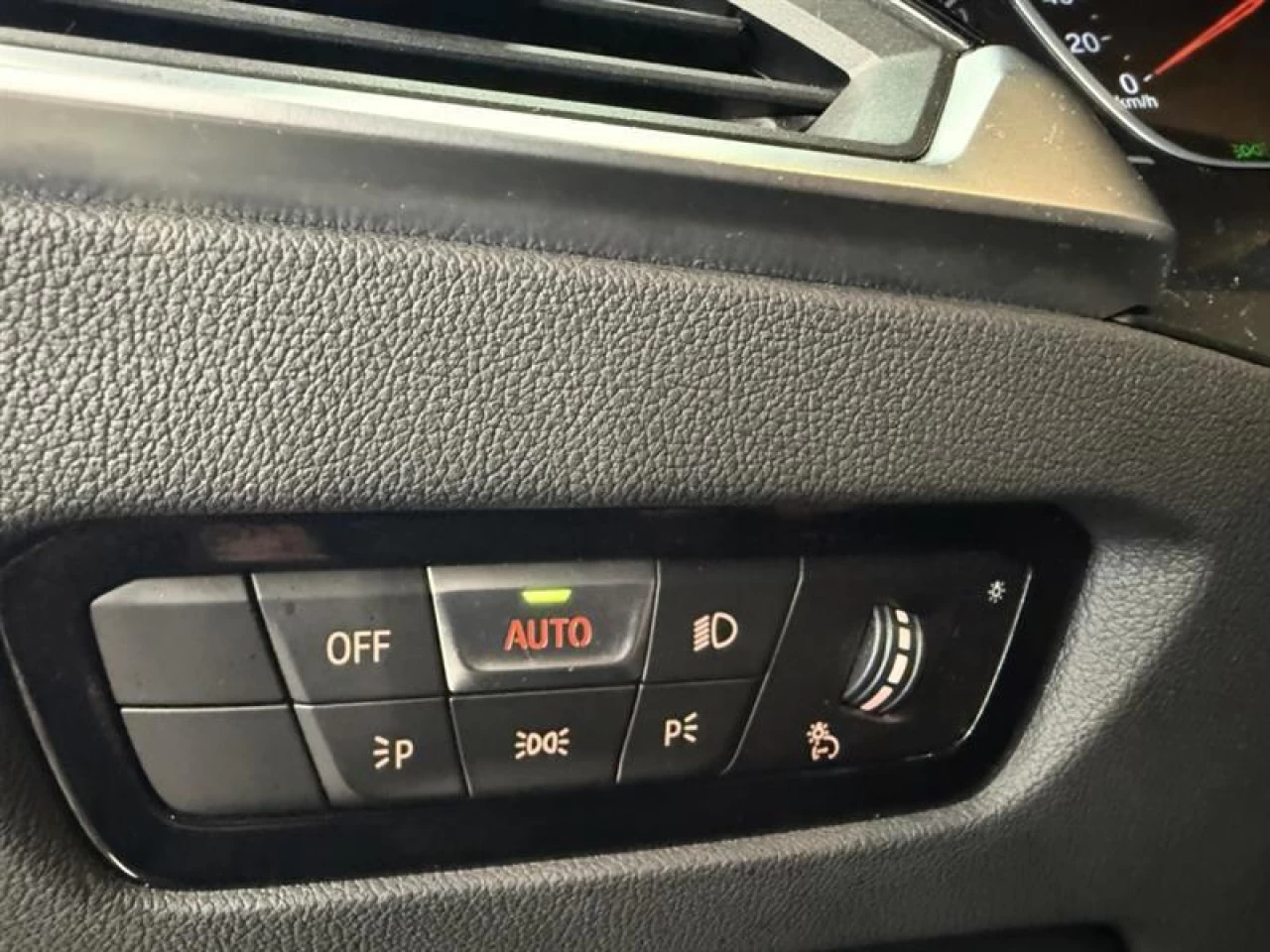 2021 BMW 3 Series 330i xDrive AWD CUIR TOIT NAV ** APPROUVÉ À 99.9% Image principale