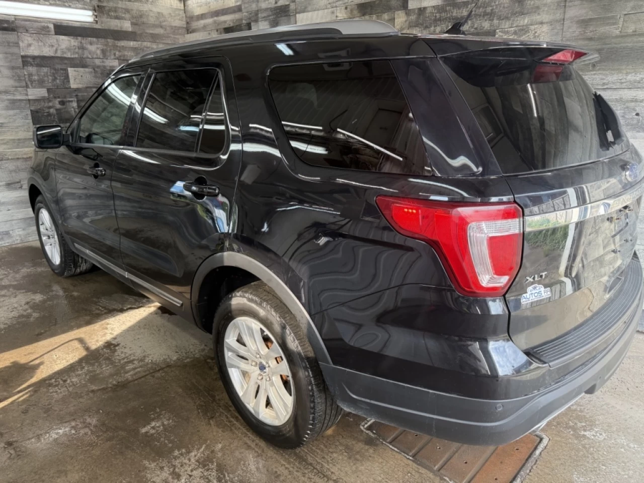 2019 Ford Explorer XLT AWD 7 PASS TOIT  PANO **APPRPOUVÉ À 99.9%** Image principale