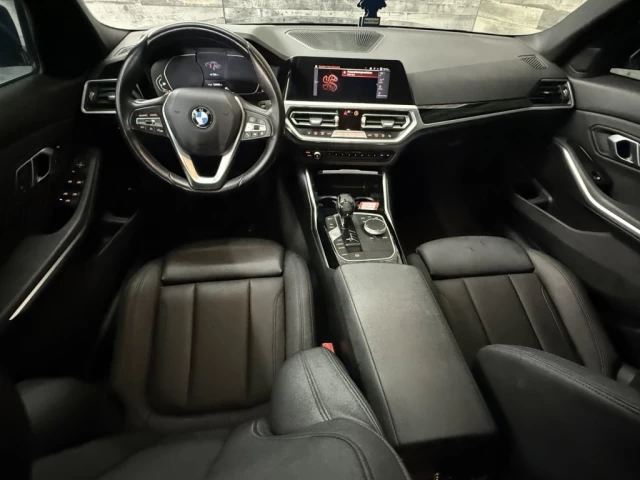 BMW 3 Series 330i xDrive AWD CUIR TOIT NAV **APPROUVÉ À 99.9%** 2021