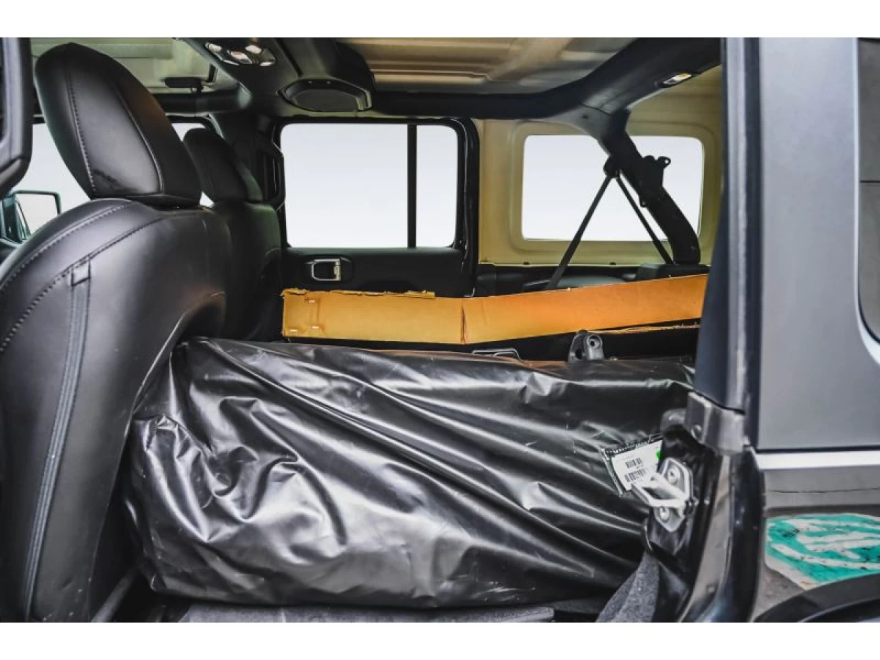 2021 Jeep Wrangler Unlimited Sahara CUIR 2 TOITS SYSTEME ALPINE Image principale