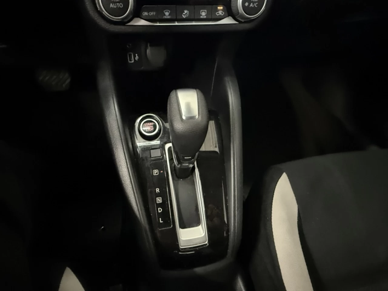 2021 Nissan Versa SV AUTO BLUETOOTH MAGS **APPROUVÉ À 99.9%** Main Image